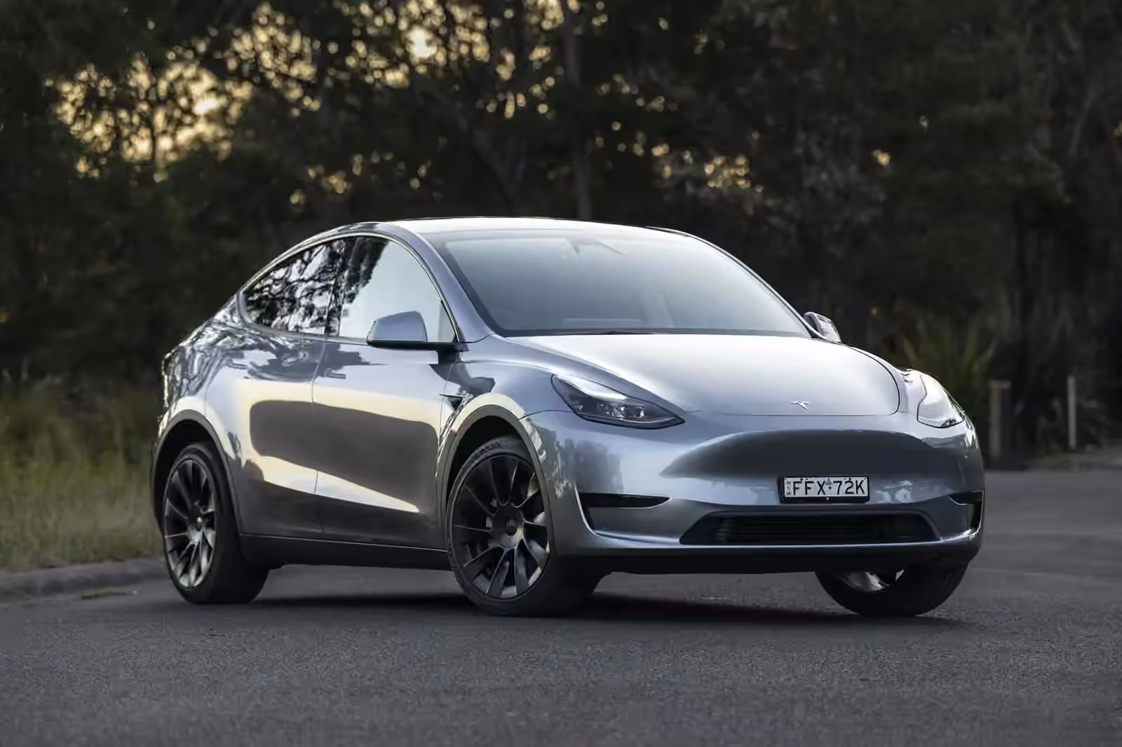Fahrschule Horgen - Fahrschulauto Tesla Model Y auf dem Weg zur praktischen Führerprüfung